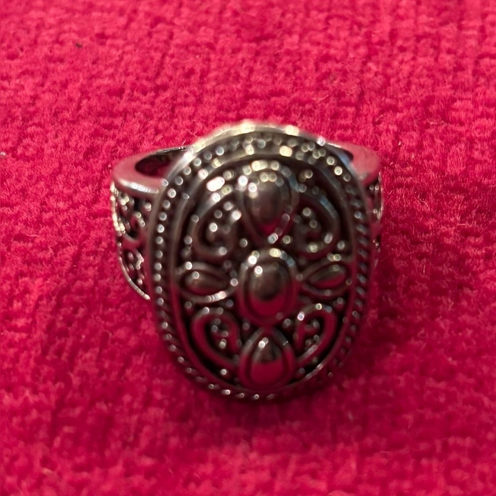 Silver Tone Ornate Ring